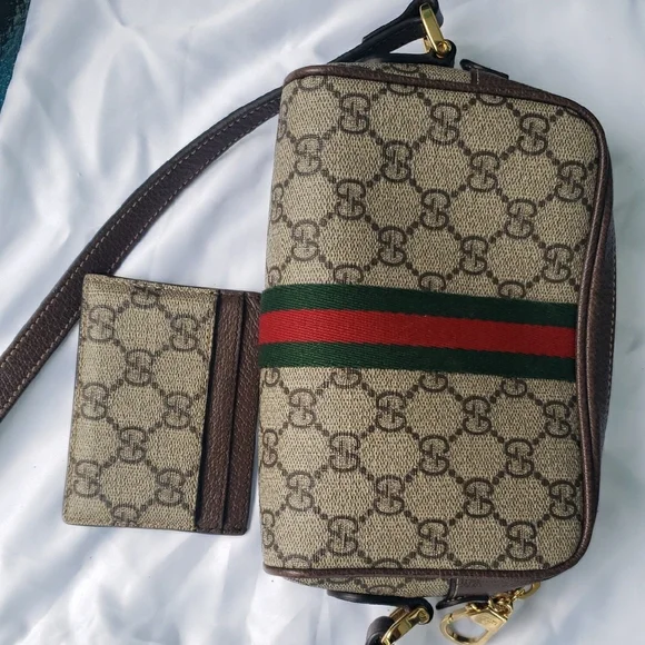 Gucci Beige and Brown Crossbody Bag with Gold Accents - Picture 3 of 6